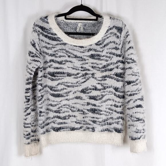 Mudd Zebra Print Fuzzy Pullover Sweater Size S - Picture 1 of 5
